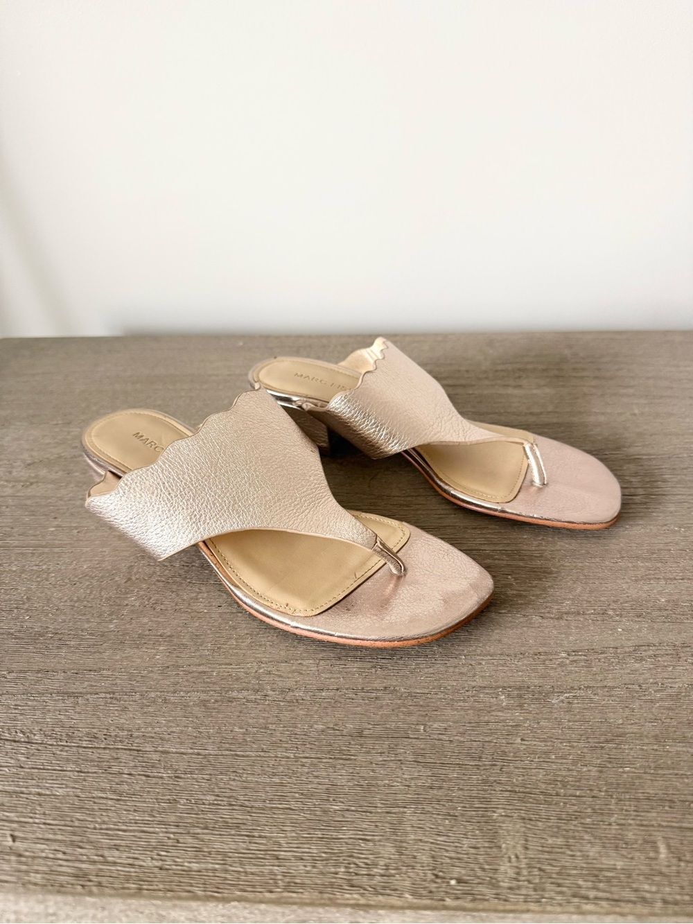Marc Fisher LTD Adia Gold Leather Sandal with Scalloped Detail Size 6